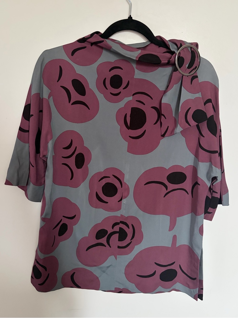 Marimekko tinja tumma Dark Flower Motif Viscose Metal Ring Buckle Neck blouse 36